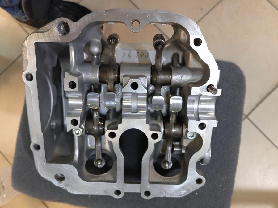 Замена герметика под клапанной крышкой