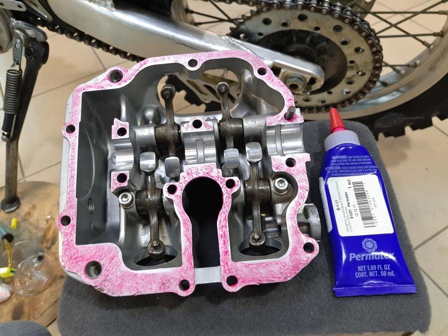 Замена герметика под клапанной крышкой